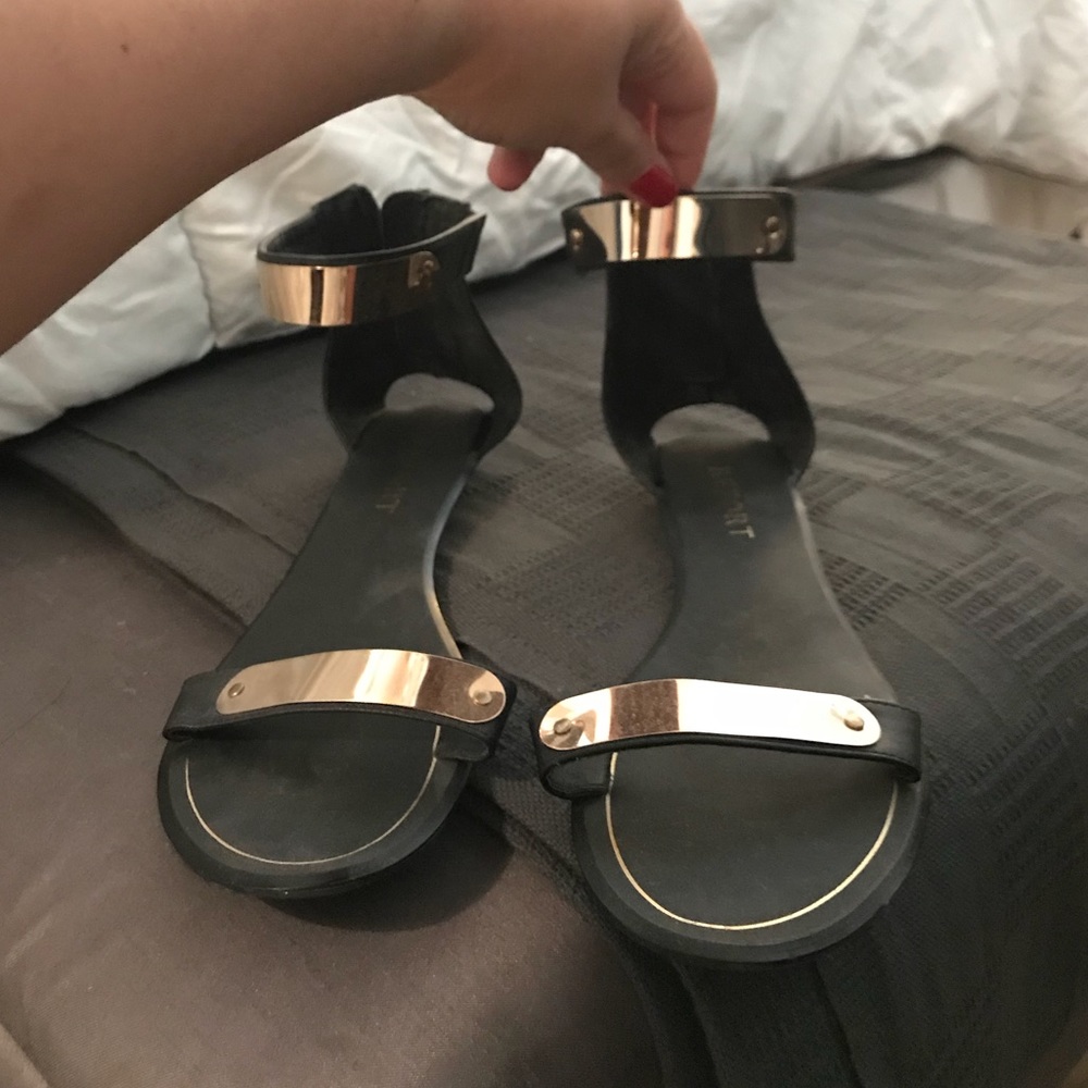 Report sandal